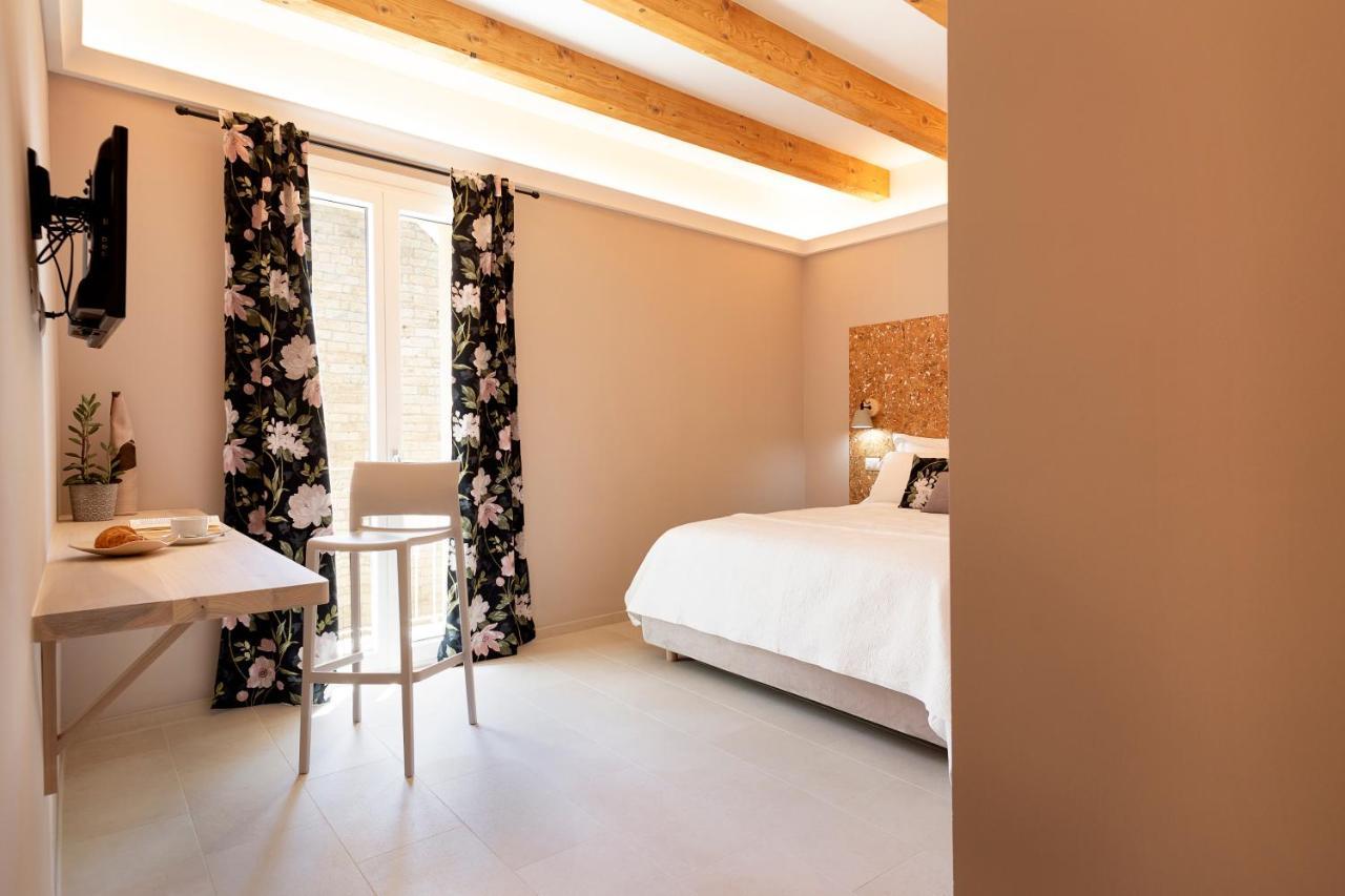 La VIA Rooms&Terrace Olbia Exterior foto