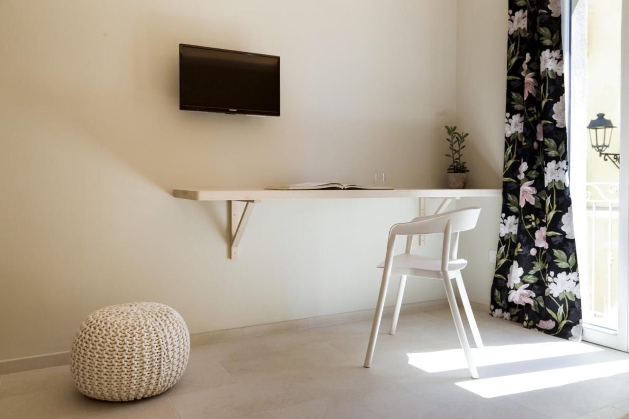 La VIA Rooms&Terrace Olbia Exterior foto